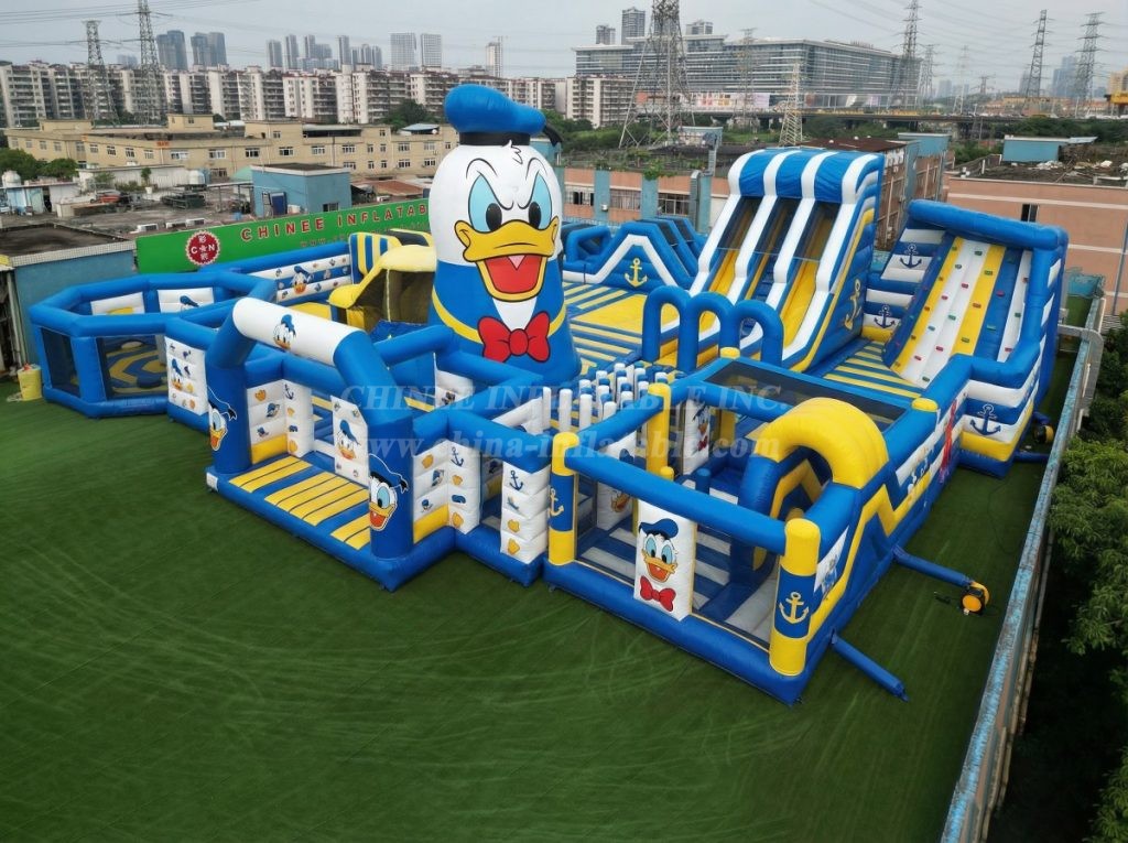 GF3-137 Donald Duck Theme Inflatable Park