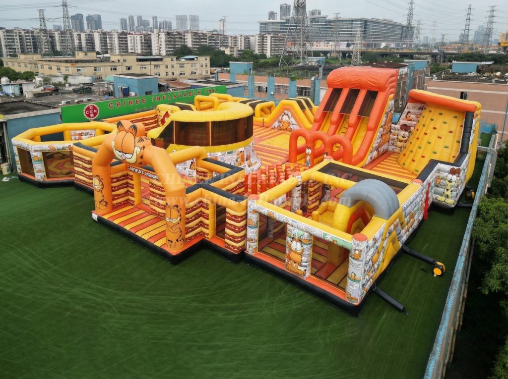 GF3-156 Garfield Theme Inflatable Park