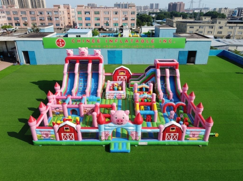 GF3-554 Pig Theme Inflatable Park