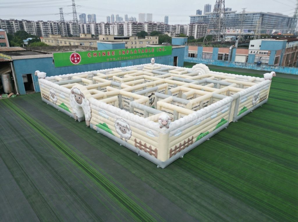 MAZE1-135 Sheep Theme Inflatable Maze