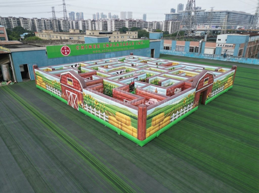 MAZE1-55 Farm Theme Inflatable Maze