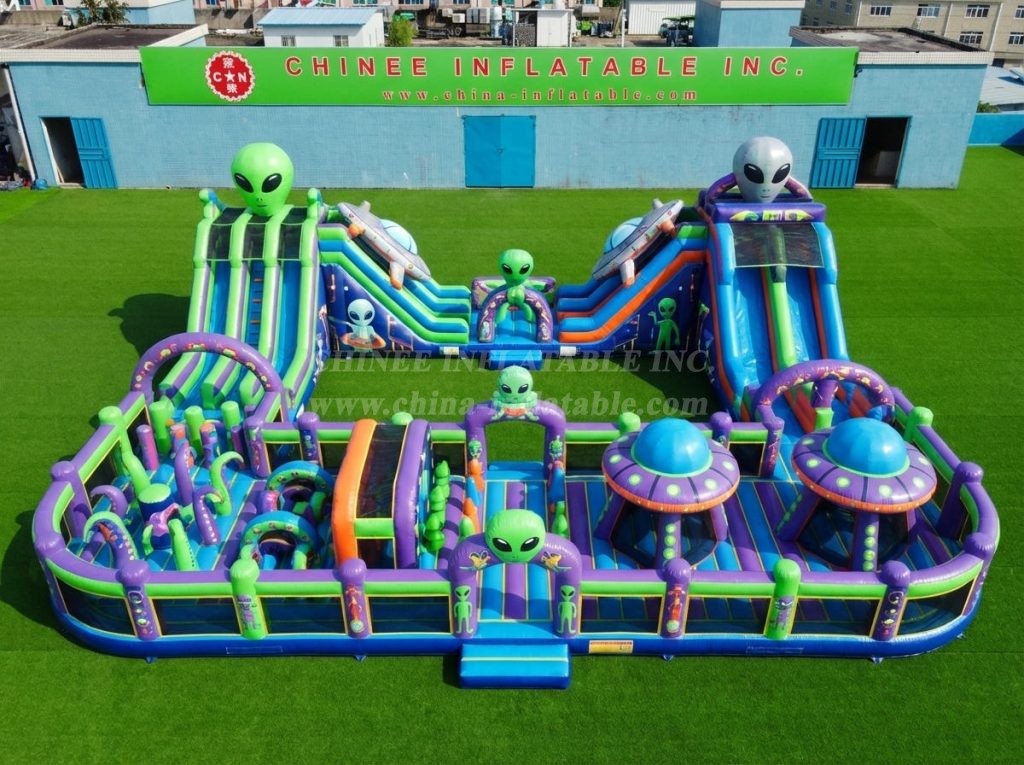 CR2-467 Alien Theme Inflatable Challenging Run