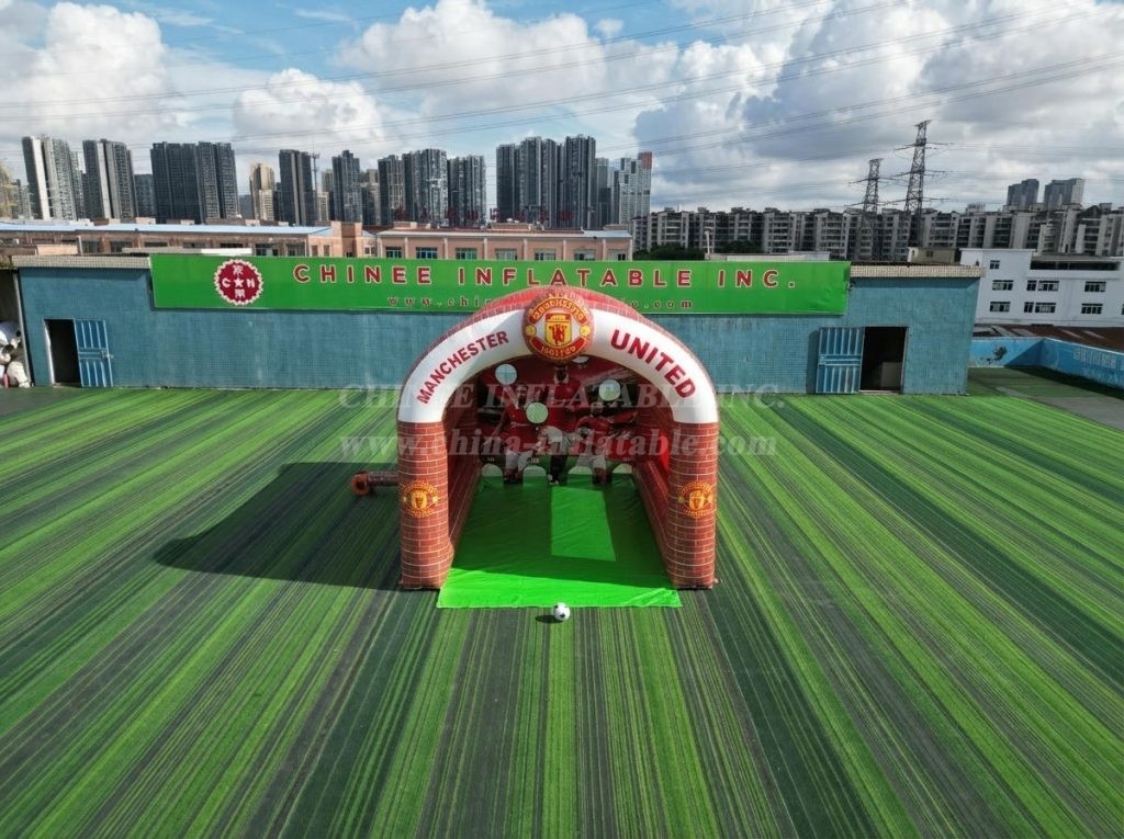 T11-7202 Manchester United Theme Inflatable Football Shoot Out Game