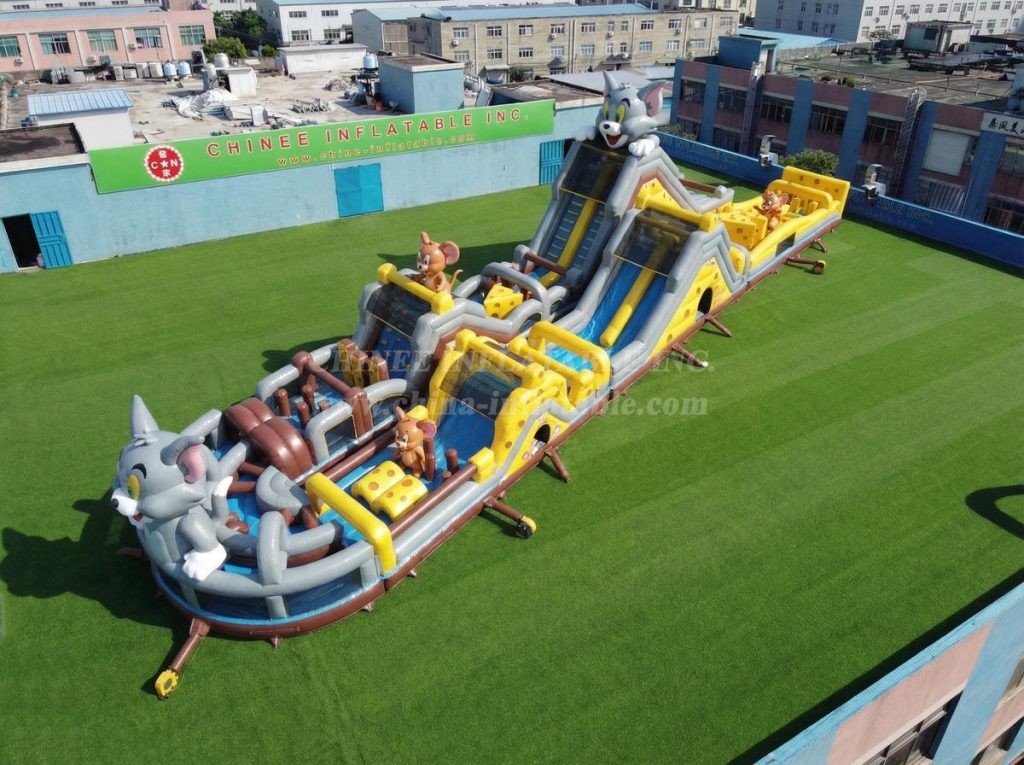 CR2-930 Tom And Jerry Theme Giant Obstacle Course Challenging Run