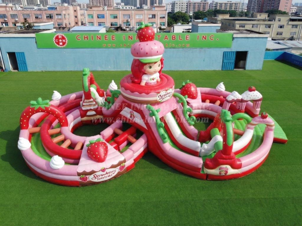 CR2-976 Strawberry Shortcake Theme Ginat Inflatable Obstacle Courses Challenging Run