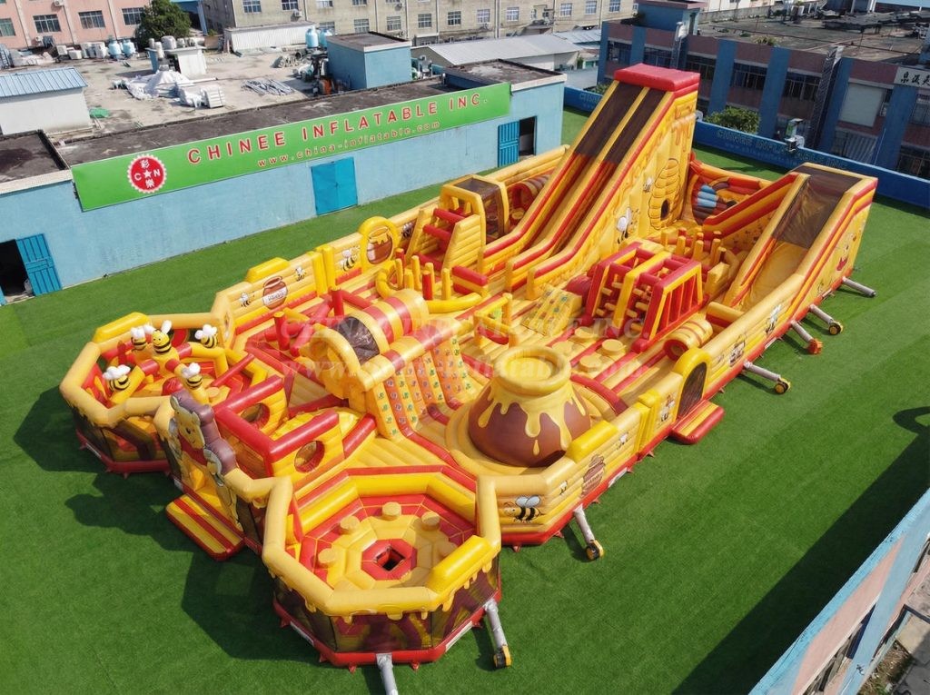 GF3-1123 Winnie The Pooh Theme Inflatable Park