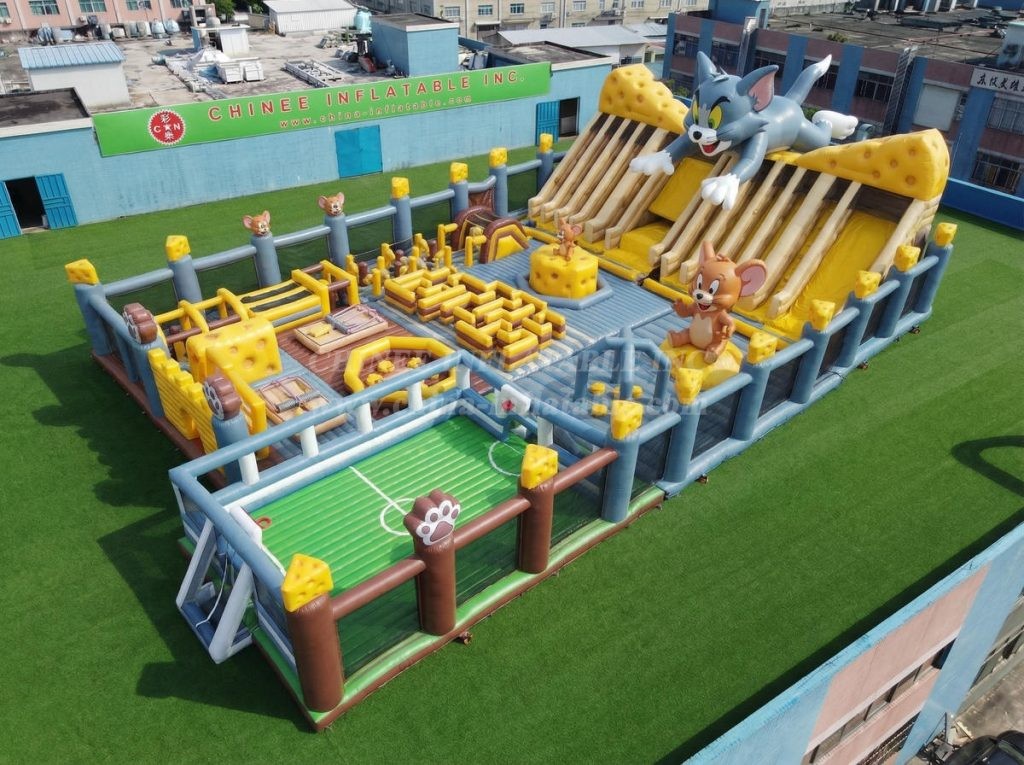 GF3-694 Tom And Jerry Theme Giant Inflatable Park