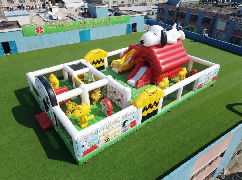 GF3-823 Snoopy Theme Inflatable Playground