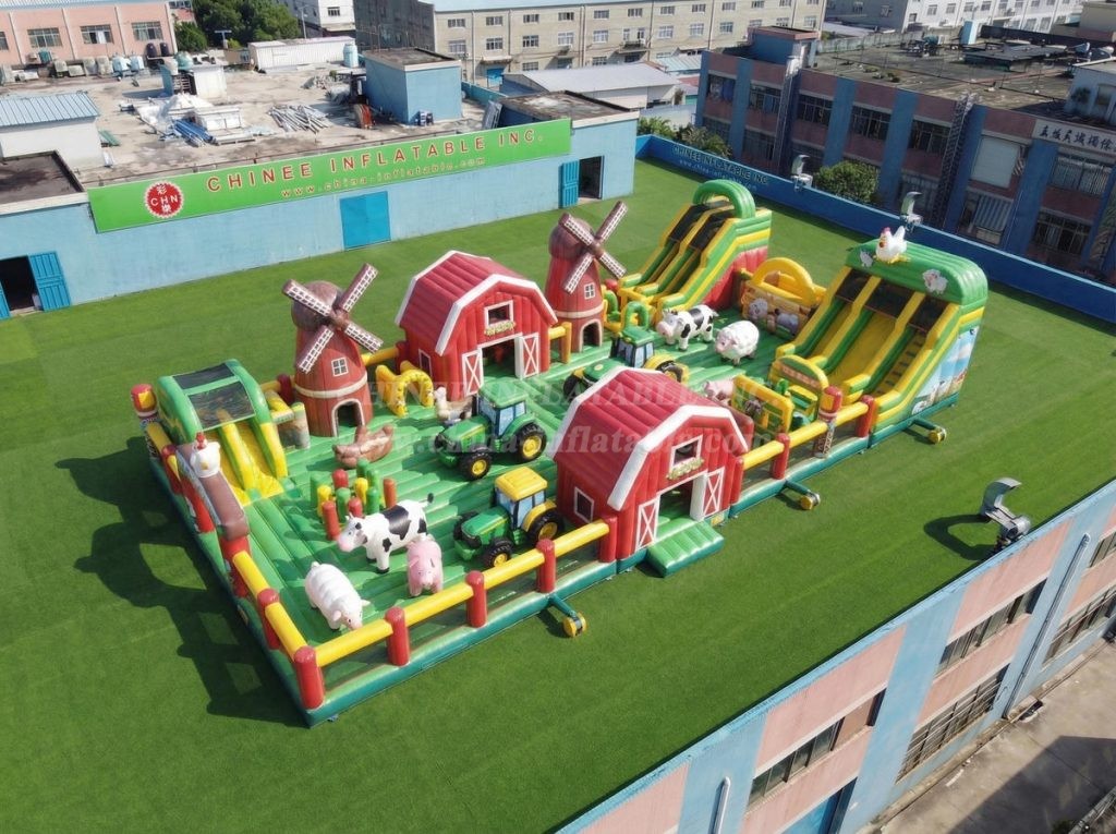 GF3-839 Farm Theme Inflatable Park
