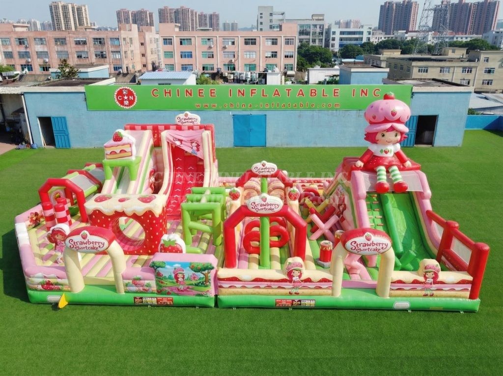 GF3-881 Strawberry Shortcake Theme Inflatable Park