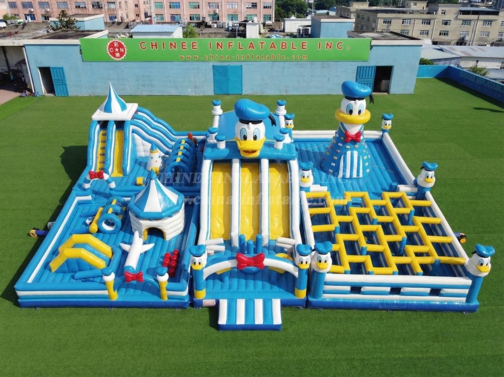 GF3-901 Donald Duck Theme Inflatable Park