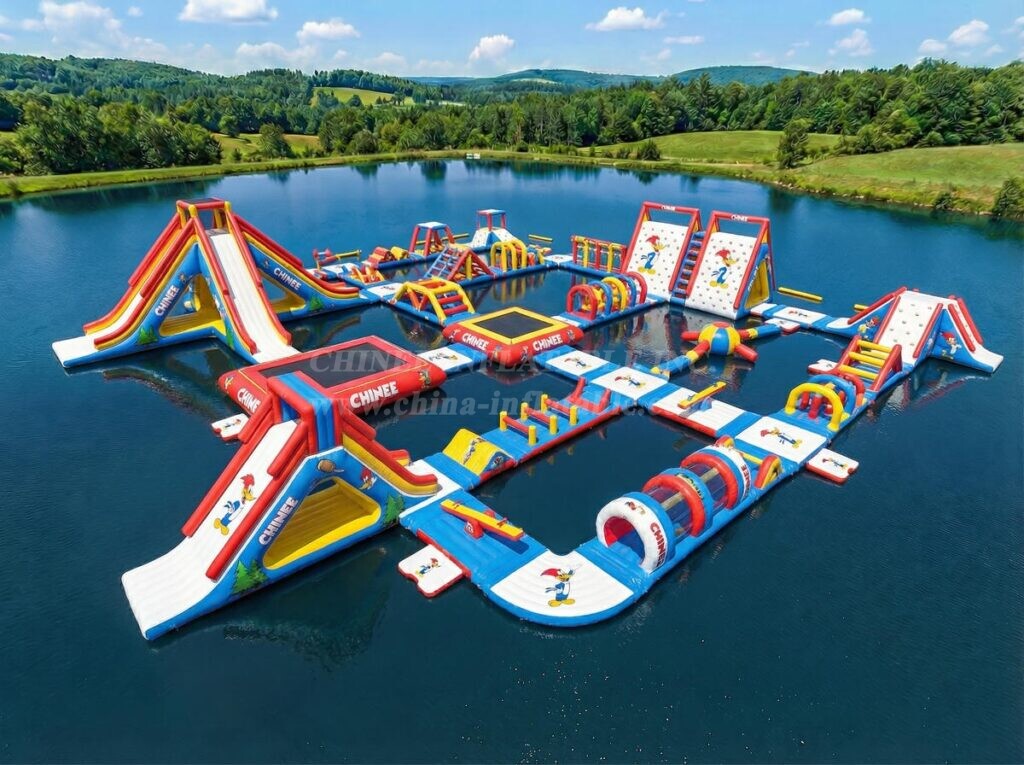 S716 Woody Woodpecker Theme Inflatable Water Park