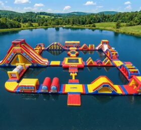 S761 Bus Theme Inflatable Water Park