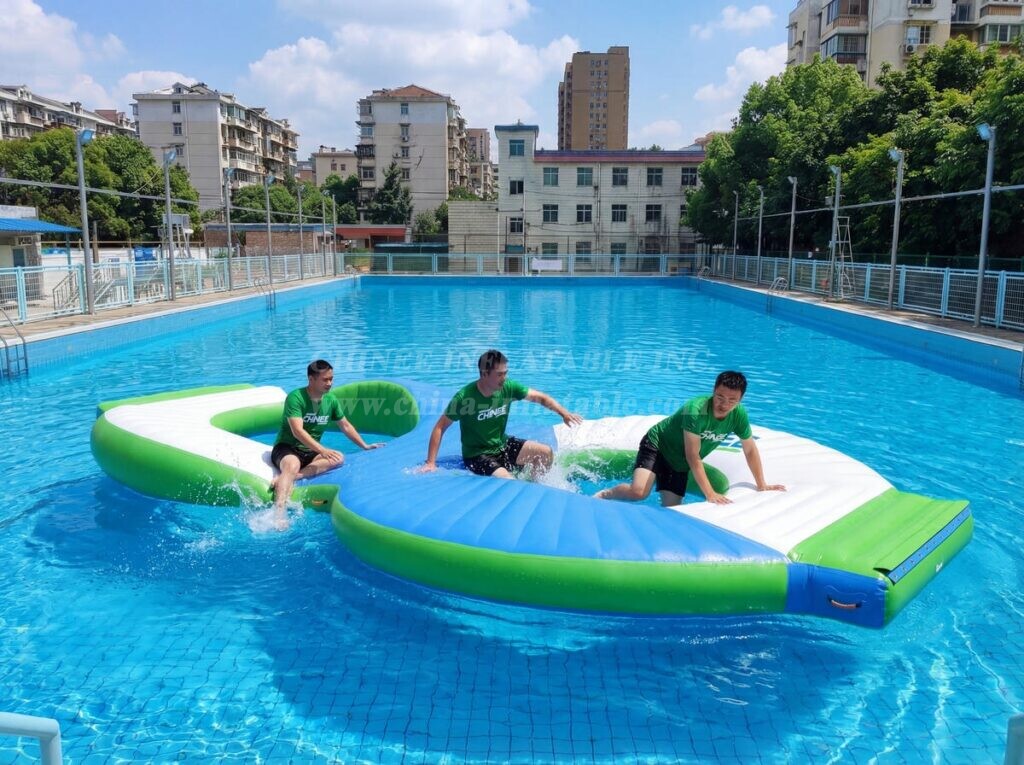 T10-607 Popular Obstacle Courses Water Park Attraction For Lake Or Sea