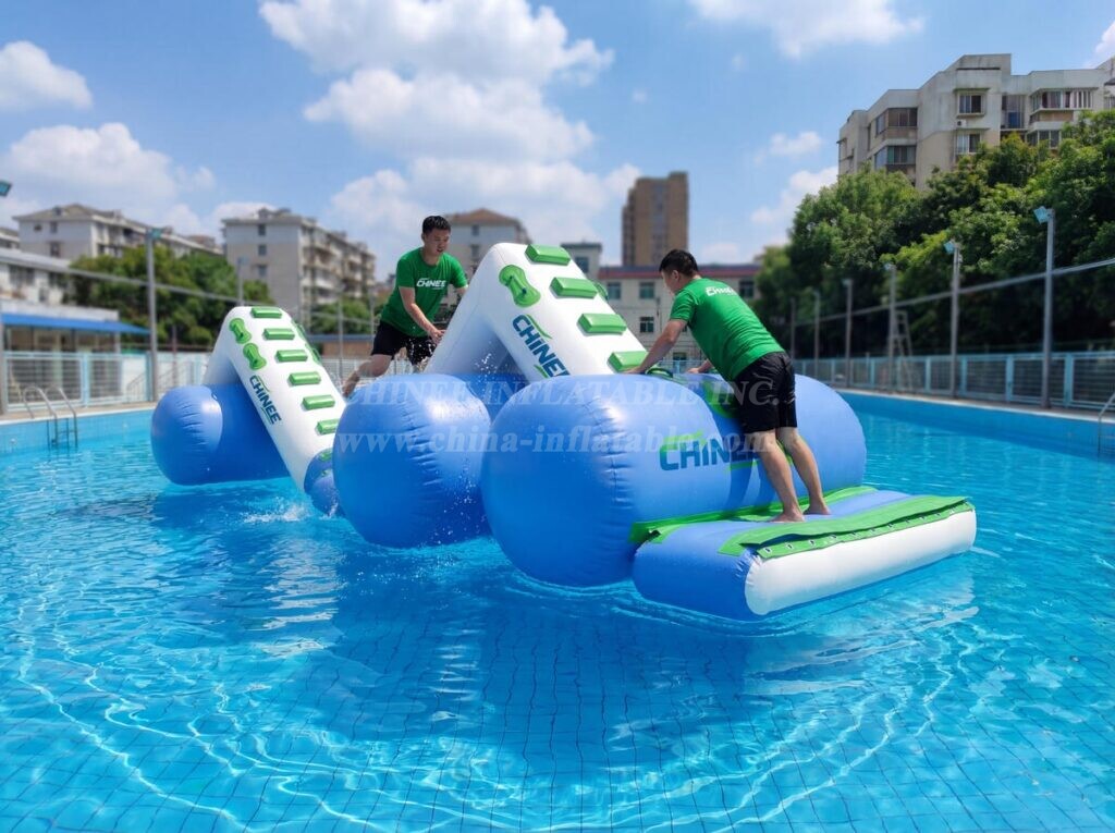T10-629 Inflatable S Shaped Climbing Bridge for Water Park