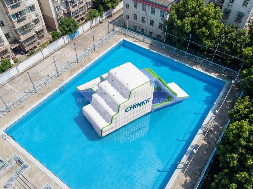 T10-631 Inflatable Water Diving Platform with Slide